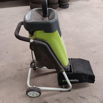 GreenWorks electric Yard chipper 120 Volt 60 Hz 15 A 4000RPM/tr/min With Bagger