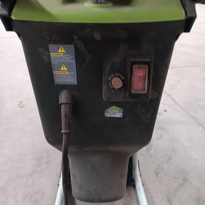 GreenWorks electric Yard chipper 120 Volt 60 Hz 15 A 4000RPM/tr/min With Bagger