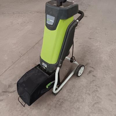 GreenWorks electric Yard chipper 120 Volt 60 Hz 15 A 4000RPM/tr/min With Bagger