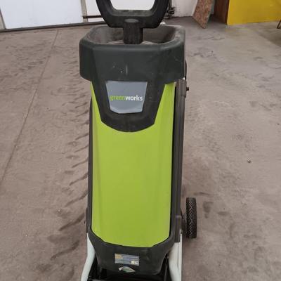 GreenWorks electric Yard chipper 120 Volt 60 Hz 15 A 4000RPM/tr/min With Bagger