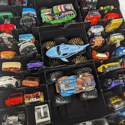 Hot Wheels Cars & Carrying Case