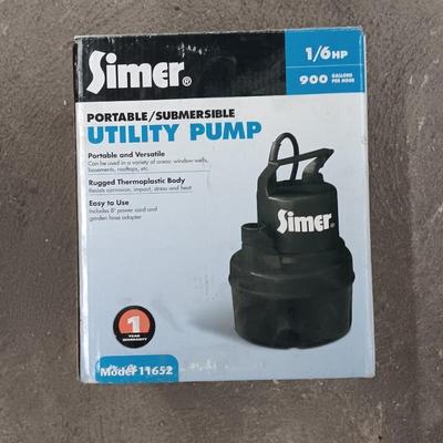 Simer 1/6 HP Portable / Submersible Utility Pump - lightly used