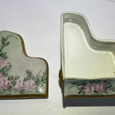 Vintage Hand Painted Piano Porcelain Trinket Box 3" x 5.5" in VG Preowned Condition.