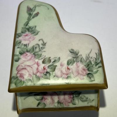 Vintage Hand Painted Piano Porcelain Trinket Box 3" x 5.5" in VG Preowned Condition.
