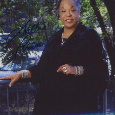 Touched By An Angel Della Reese signed photo