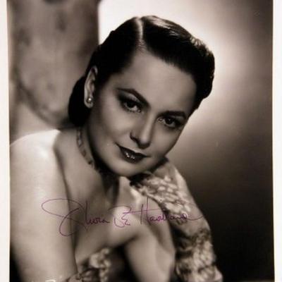 Olivia De Havilland signed portrait photo 