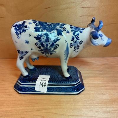 Delft Blue & White cow