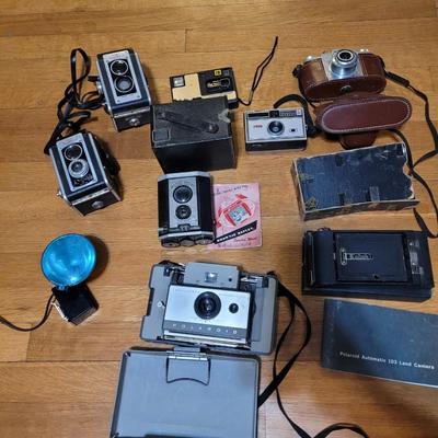 Big lot of vintage kodak cameras