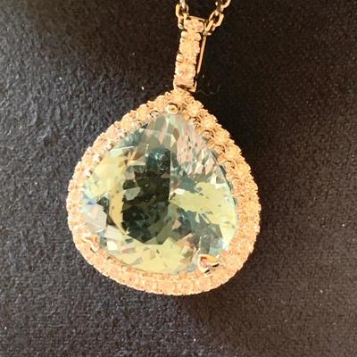 18k Blue Topaz Pendant & Diamonds / Necklace
