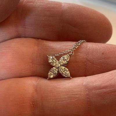 14k White Gold & Diamonds Floral Necklace
