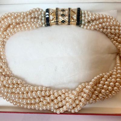 Ciner Twisted Pearl Chocker In Box