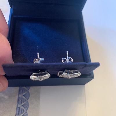 14k White Gold Floral Earrings
