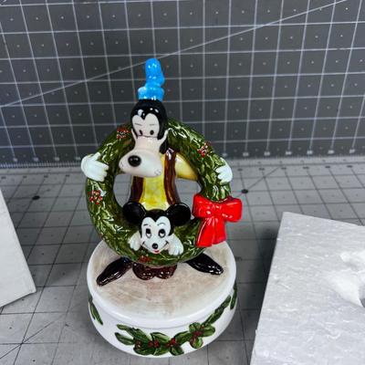 Happy Holidays Goofy & Mickey Music Box, Like New  