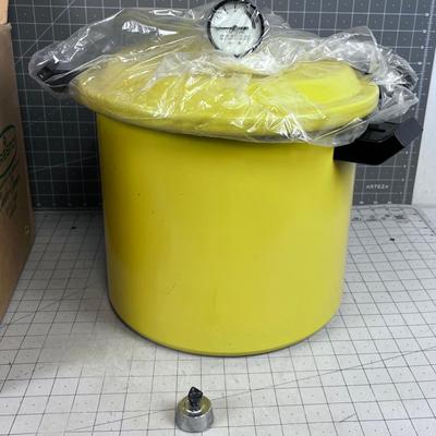 Presto 20 Quart Harvest Gold Pressure Cooker 