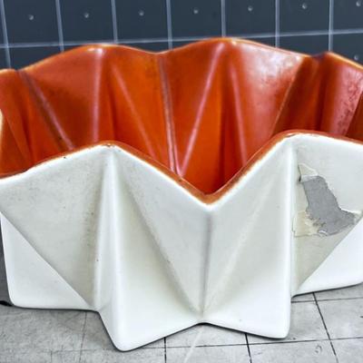 Redwing Dish, Geometric Peach & Off White Starfish