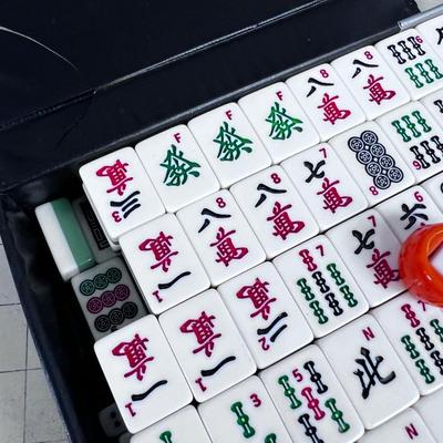 MAHJONG Set with 148 Tiles 