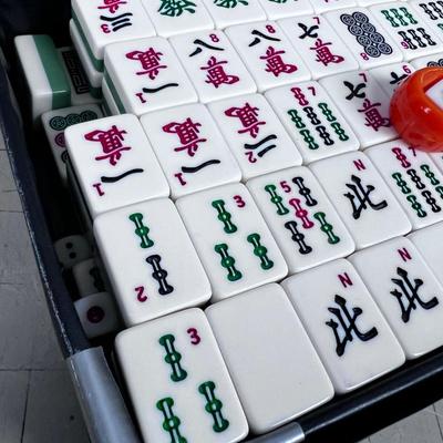 MAHJONG Set with 148 Tiles 