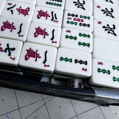 MAHJONG Set with 148 Tiles 