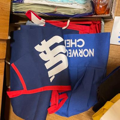 K11-Aprons, reusable bags and miscellaneous kitchen