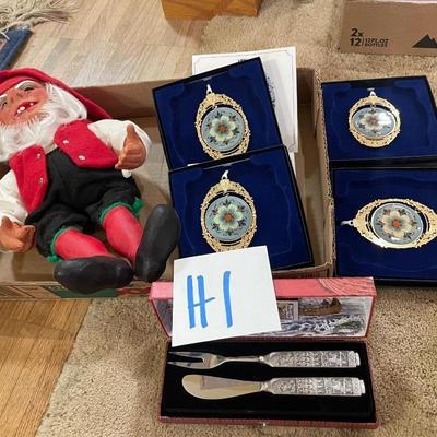 H1-sons of Norway ornaments/doll