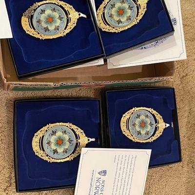 H1-sons of Norway ornaments/doll