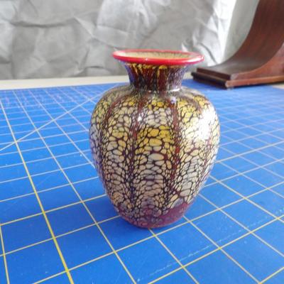 Stunning Signed Jon Offutt Glass Vase