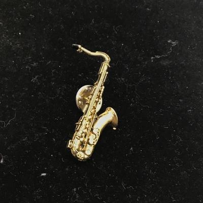Future primative saxophone pin