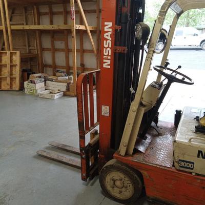 Nissan 3000 electric fork lift