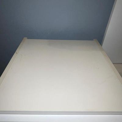 B16-Narrow three drawer dresser