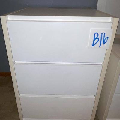 B16-Narrow three drawer dresser