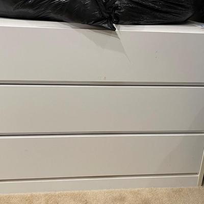 B23- 3 Drawer Dresser (Reff)