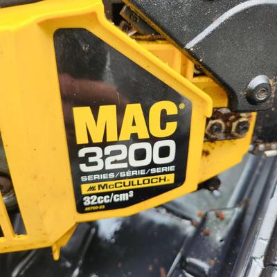 McCulloch Mac 3200 Gas Chainsaw with Case