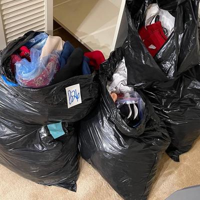 B26-2.5 bags of clothing