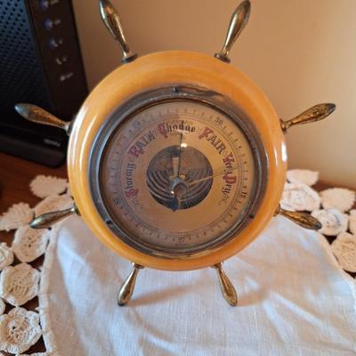 Desk barometer