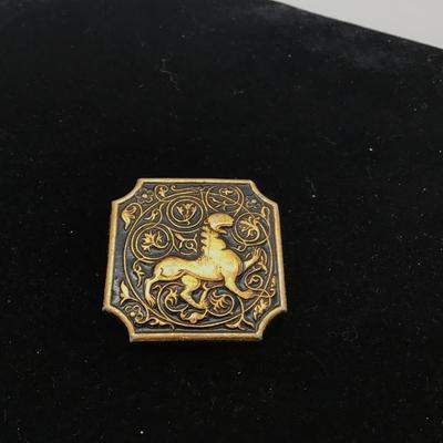 Vintage Folk pin