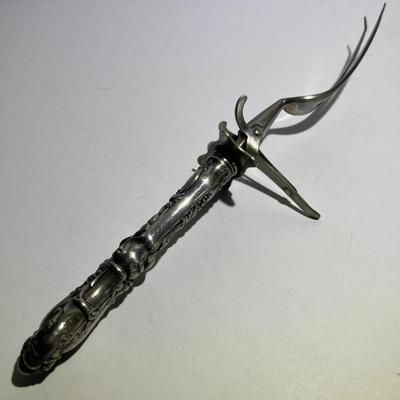 Vintage/Antique 3-Piece Silver Plated Nice Detail Carving Set in VG Preowned Condition.