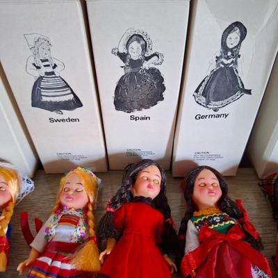 6 International Dolls in Box