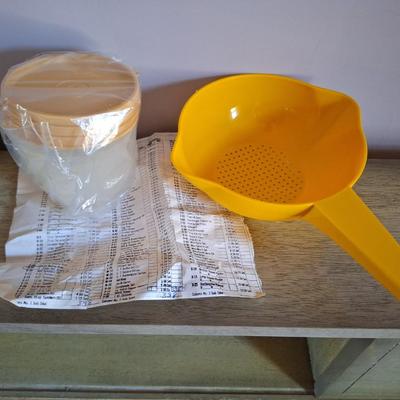 Tupperware NOS