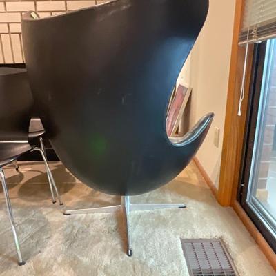 LR4-large black FH armchair