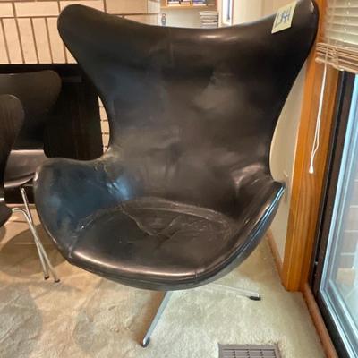 LR4-large black FH armchair