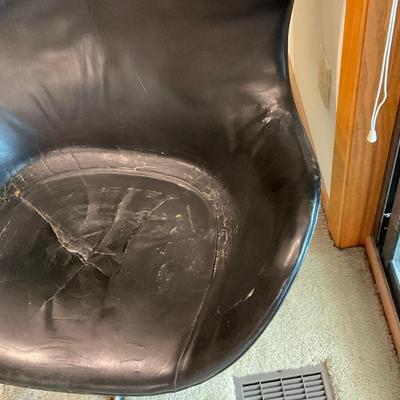 LR4-large black FH armchair