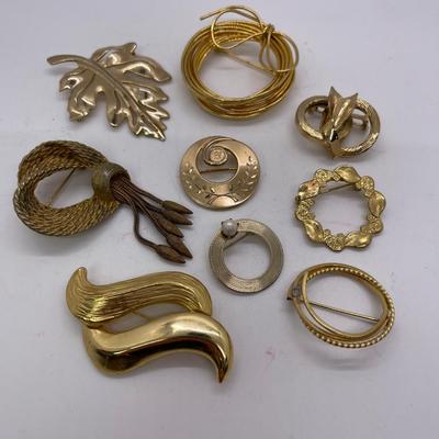 Lot of Gold toned Pins / Brooches