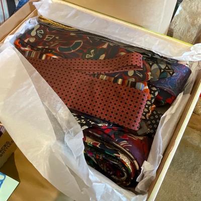 LR16-hats, gloves, men’s ties