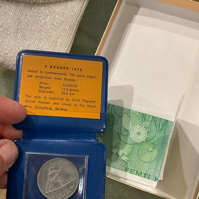LR23-purses and coins
