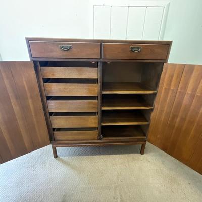 780 Mid Century Modern Classic Dresser, Beautiful Furniture & Carpets by Stanley's