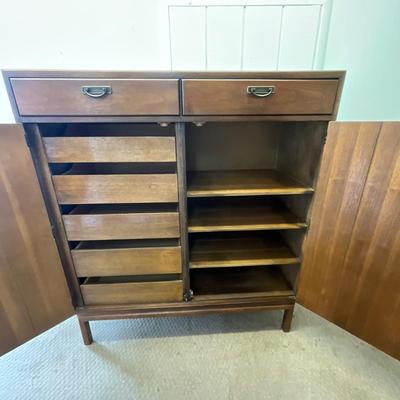 780 Mid Century Modern Classic Dresser, Beautiful Furniture & Carpets by Stanley's