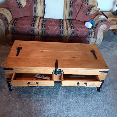 RUSTIC STYLE COFFEE TABLE W/IRON BASE & HARDWARE. 2 DRAWERS AND LIFT TOP FOR STORAGE