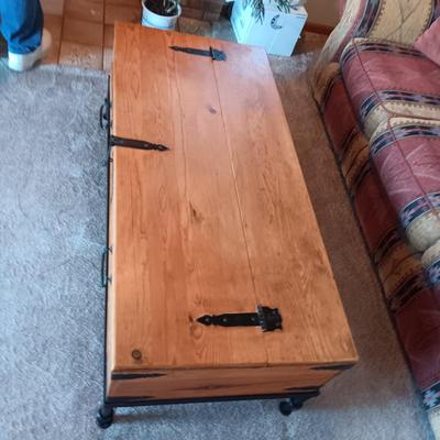 RUSTIC STYLE COFFEE TABLE W/IRON BASE & HARDWARE. 2 DRAWERS AND LIFT TOP FOR STORAGE