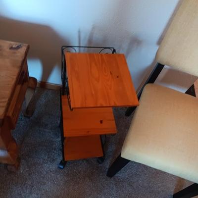 3 TIER STAND ON CASTERS AND AN UPHOLSTERED ACCENT CHAIR