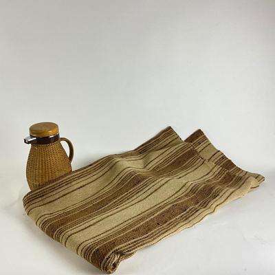 790 Wicker Style Thermos With Throw Blanket